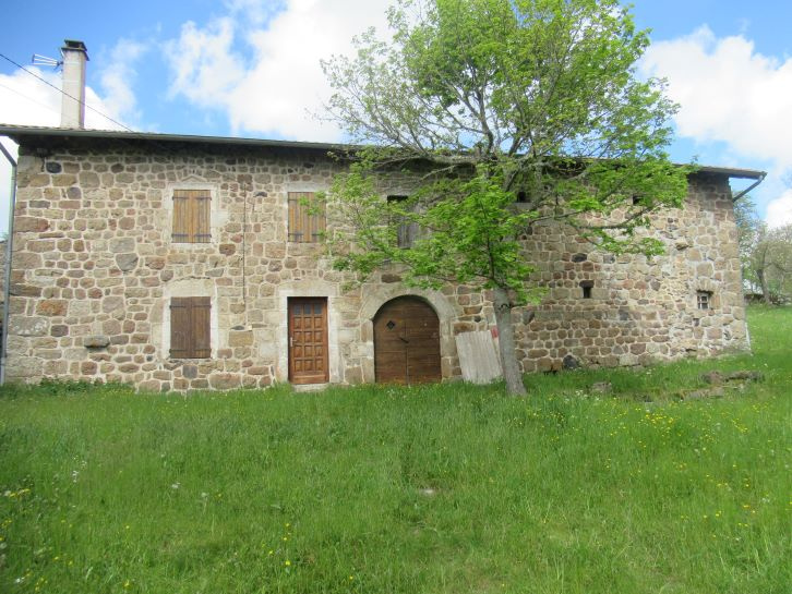 Ancienne ferme avec toiture neuve