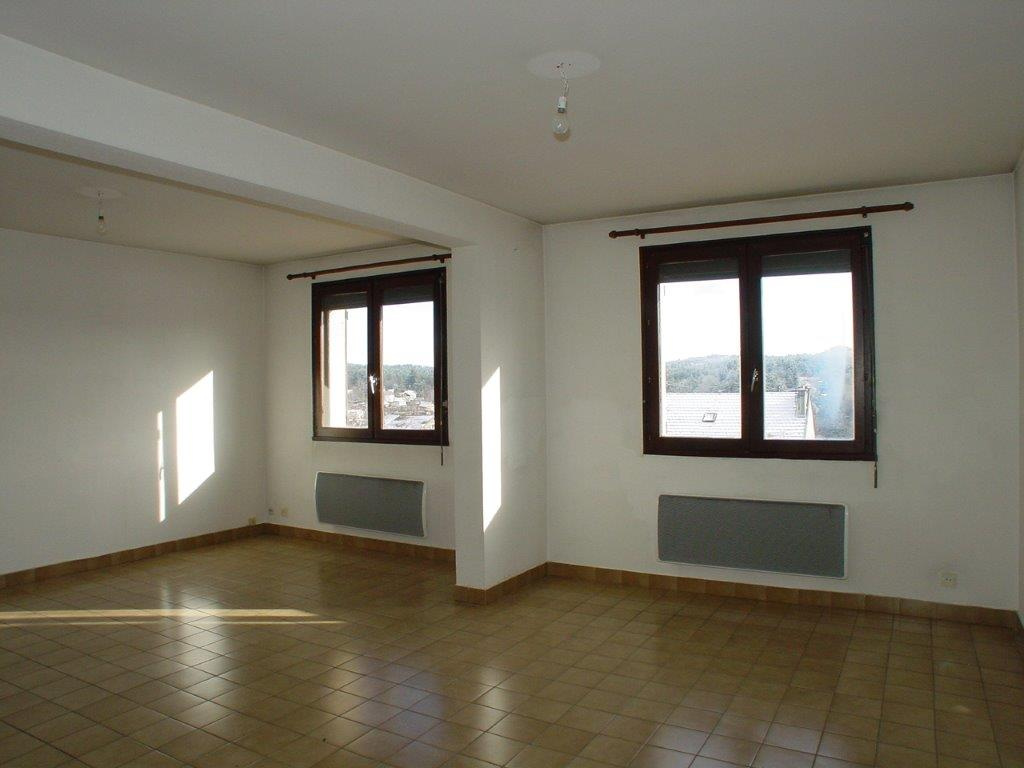 Appartement F3 au centre du Chambon