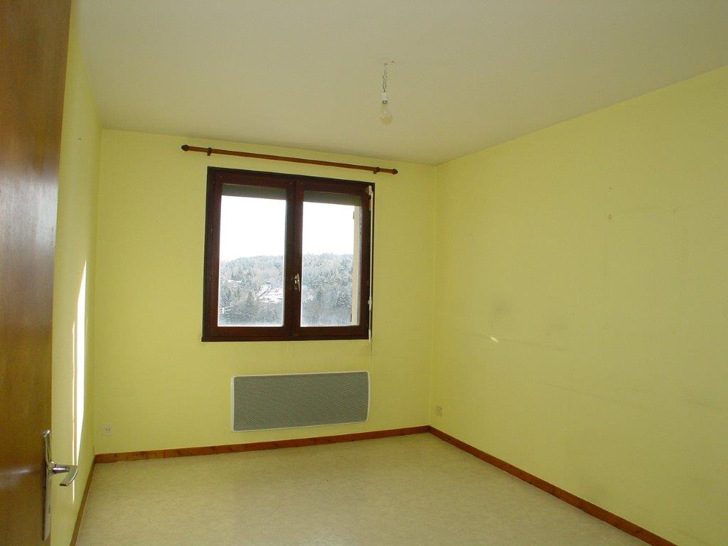 Appartement F3 au centre du Chambon
