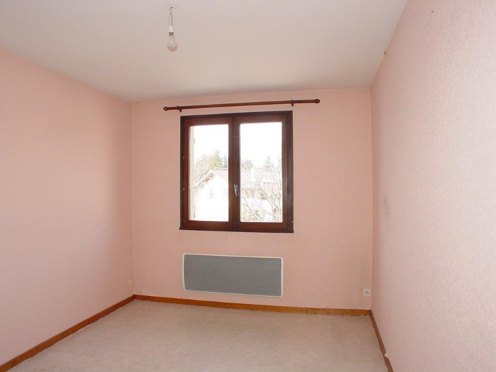 Appartement F3 au centre du Chambon