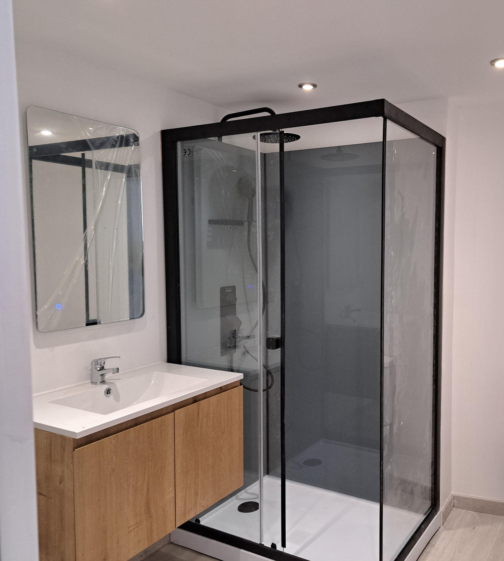 Tence er étage Appartement lumineux rénové récemment, 3 chambres.