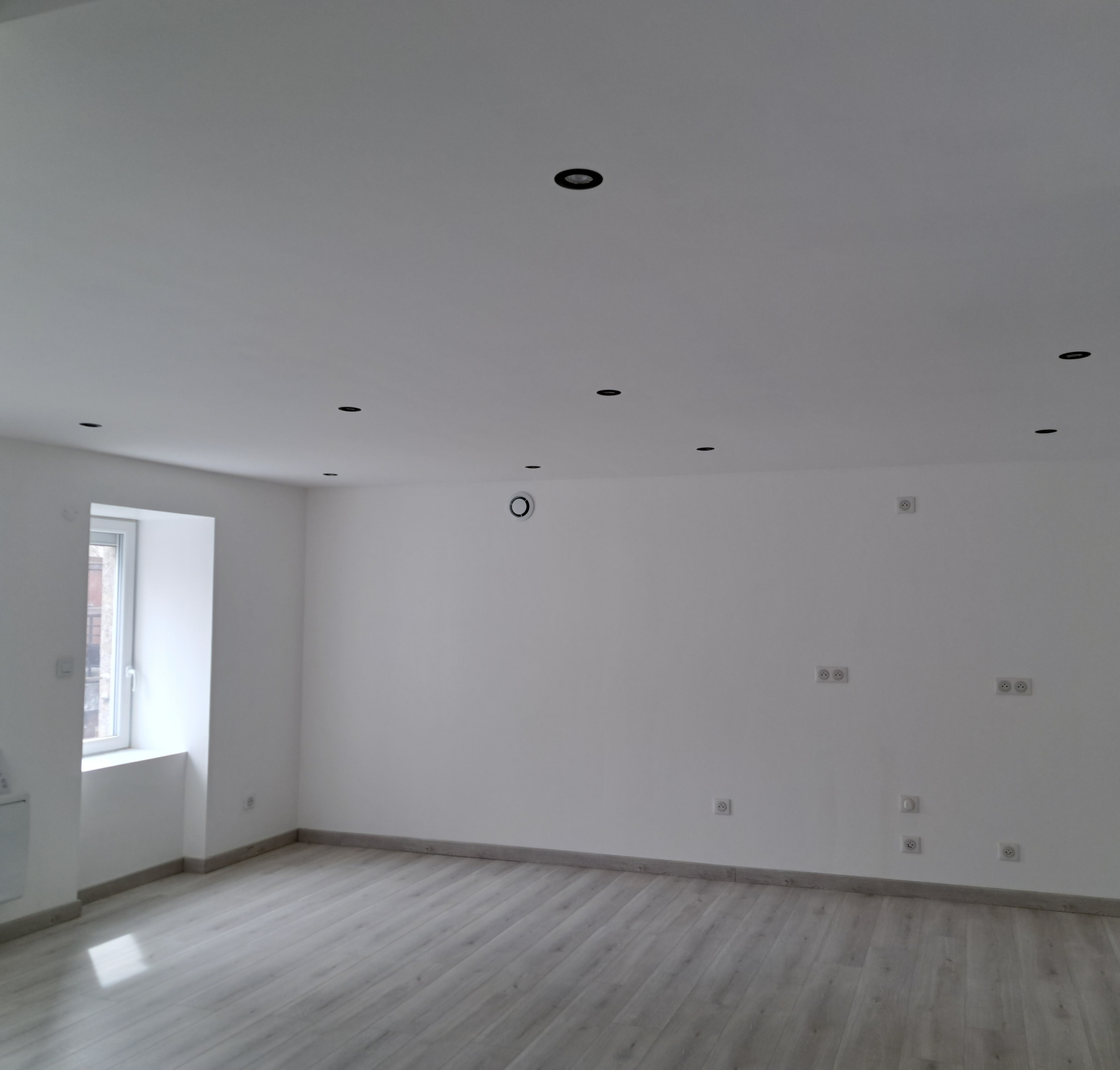 Tence er étage Appartement lumineux rénové récemment, 3 chambres.