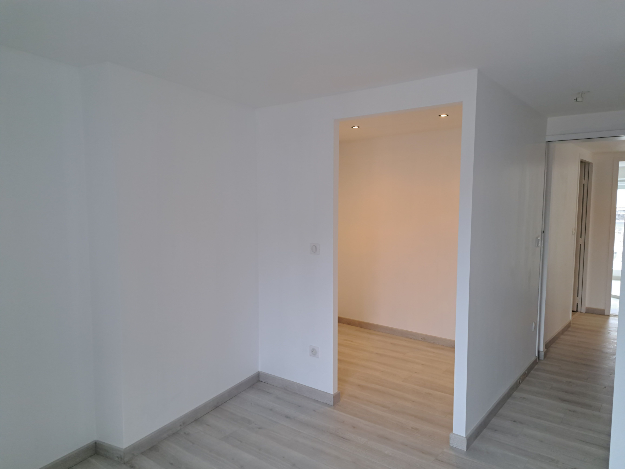 Tence er étage Appartement lumineux rénové récemment, 3 chambres.