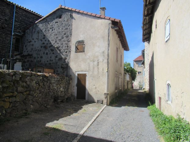 Maison de village avec toiture récente