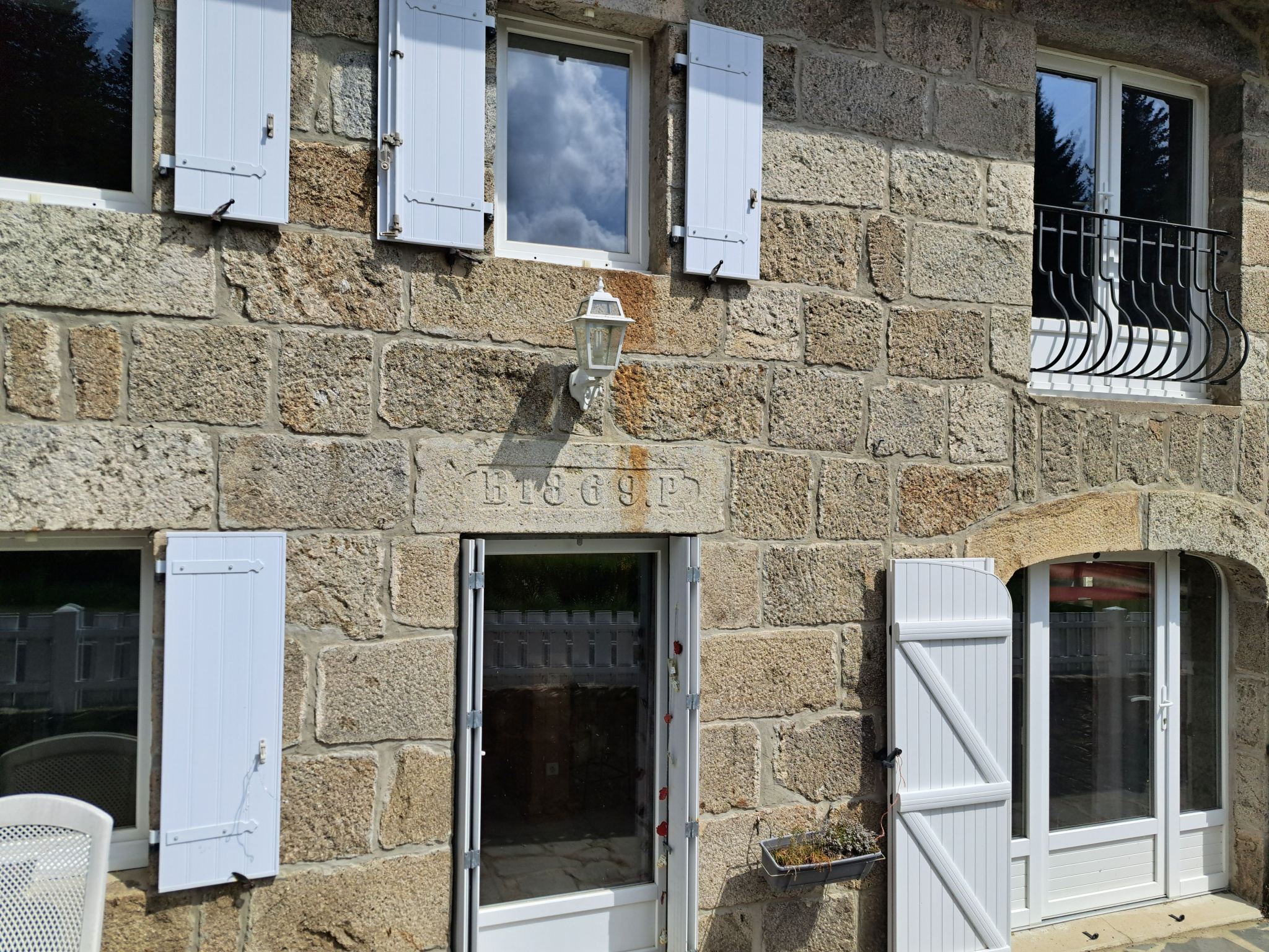 Ferme rénovée  entre Saint-jeures, le Mazet Saint Voy, Tence sise sur  2850m2
