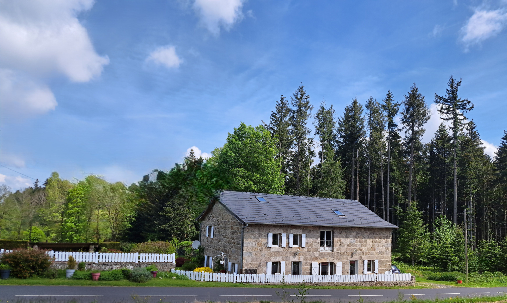 Ferme rénovée  entre Saint-jeures, le Mazet Saint Voy, Tence sise sur  2850m2