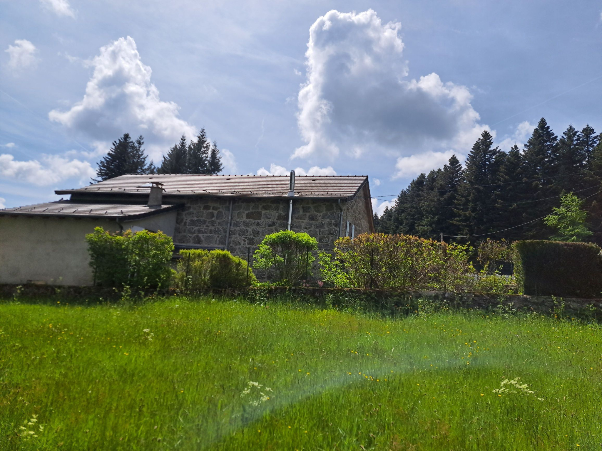 Ferme rénovée  entre Saint-jeures, le Mazet Saint Voy, Tence sise sur  2850m2