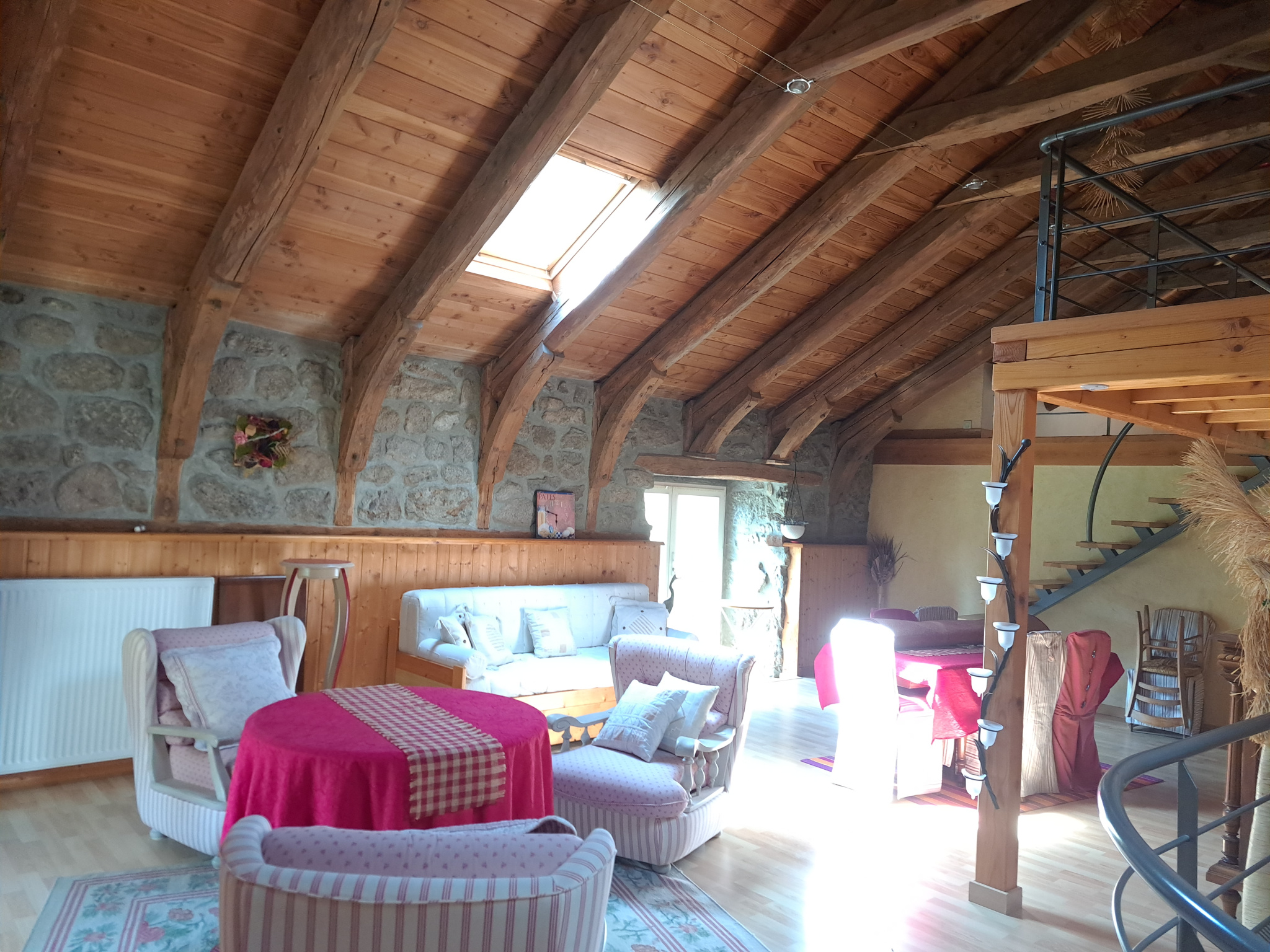Ferme rénovée  entre Saint-jeures, le Mazet Saint Voy, Tence sise sur  2850m2