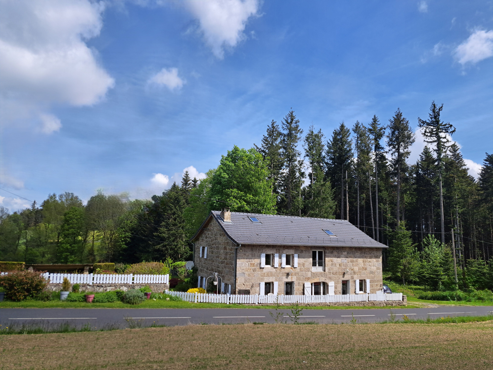 Ferme rénovée  entre Saint-jeures, le Mazet Saint Voy, Tence sise sur  2850m2