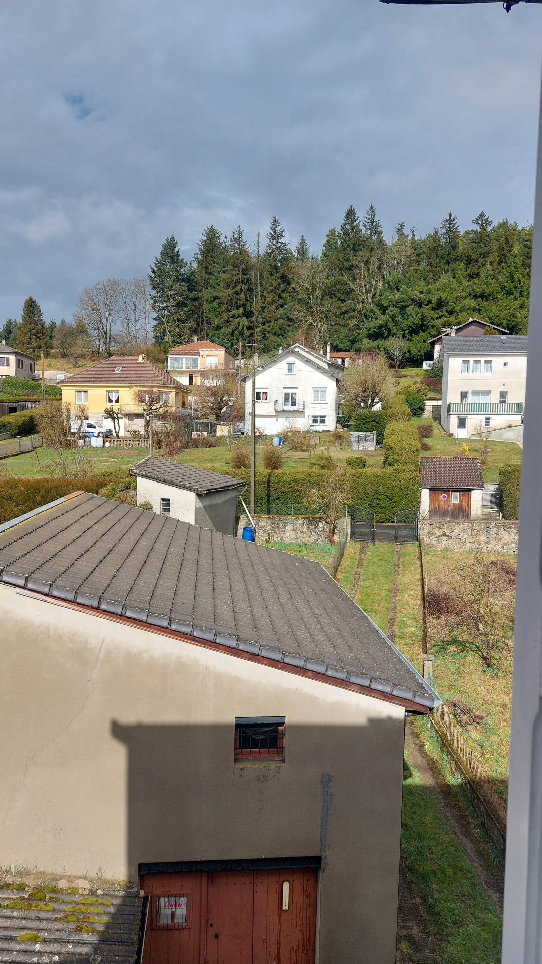 APPARTEMENT AVEC JARDIN ET GARAGE