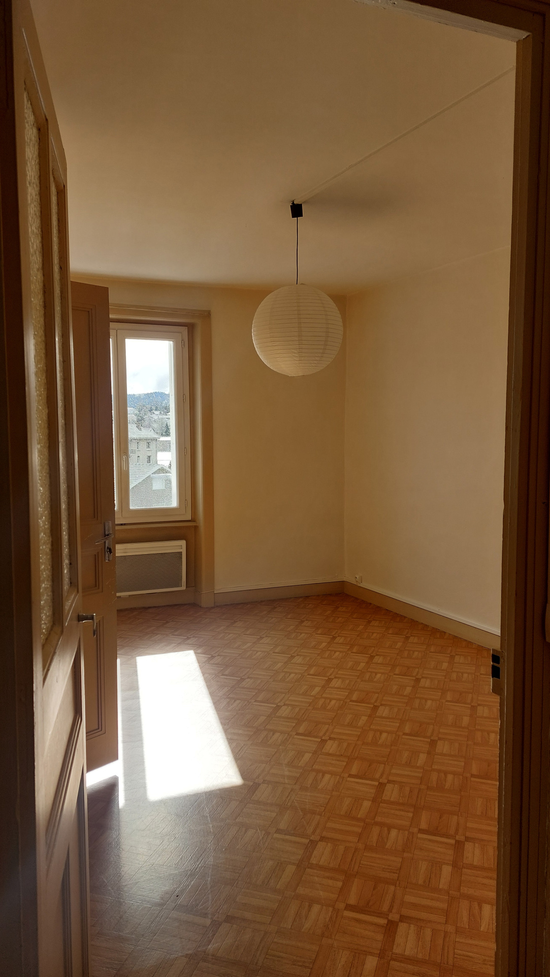 APPARTEMENT AVEC JARDIN ET GARAGE