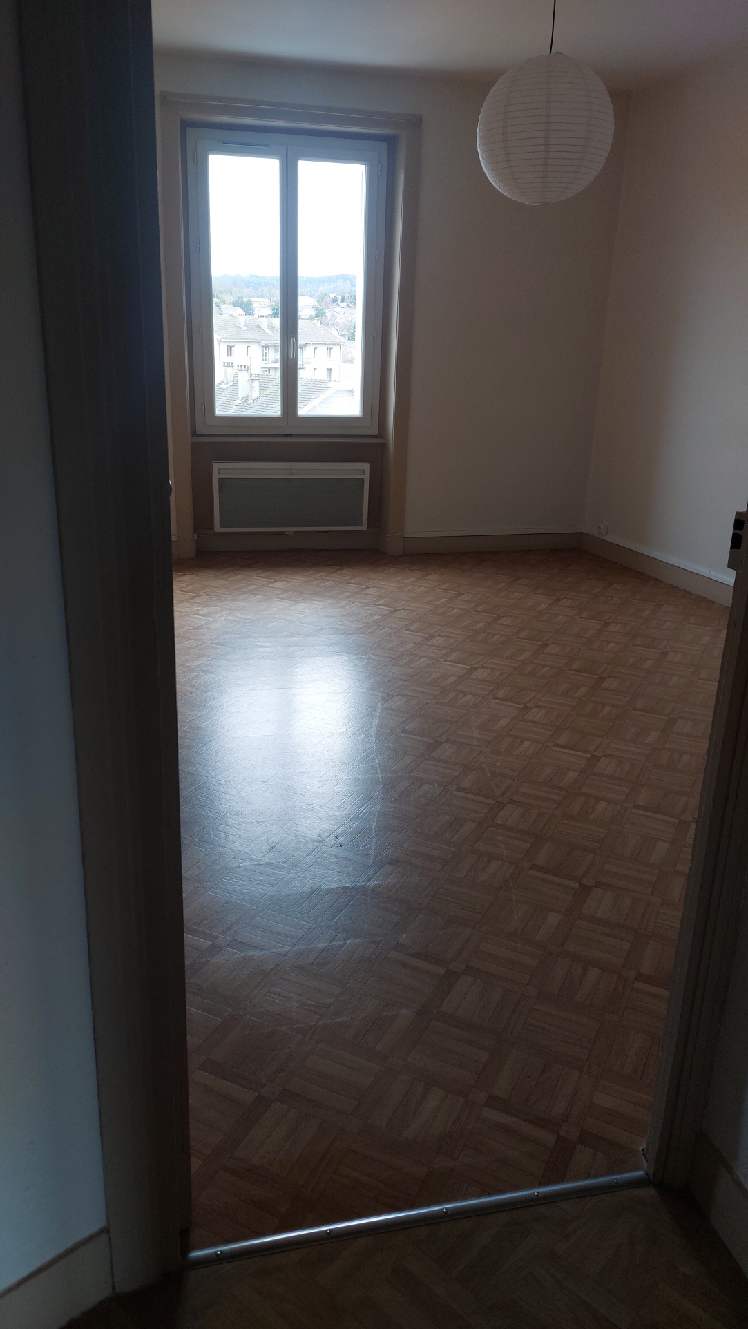 APPARTEMENT AVEC JARDIN ET GARAGE