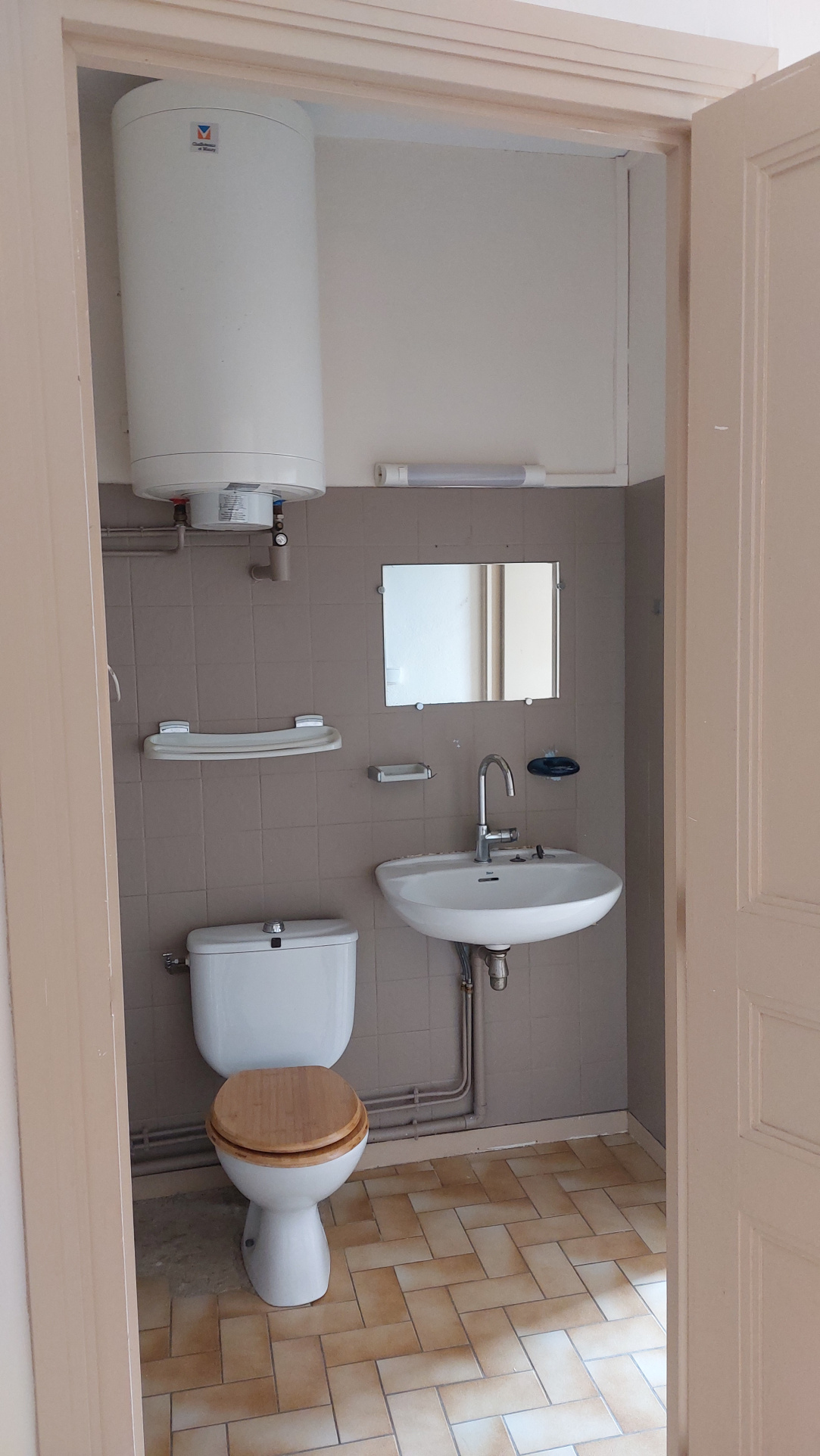 APPARTEMENT AVEC JARDIN ET GARAGE
