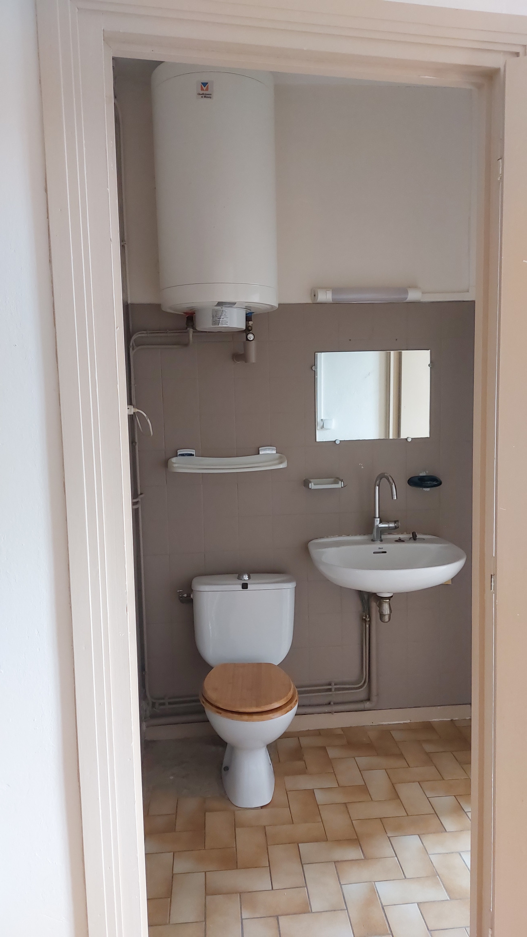 APPARTEMENT AVEC JARDIN ET GARAGE