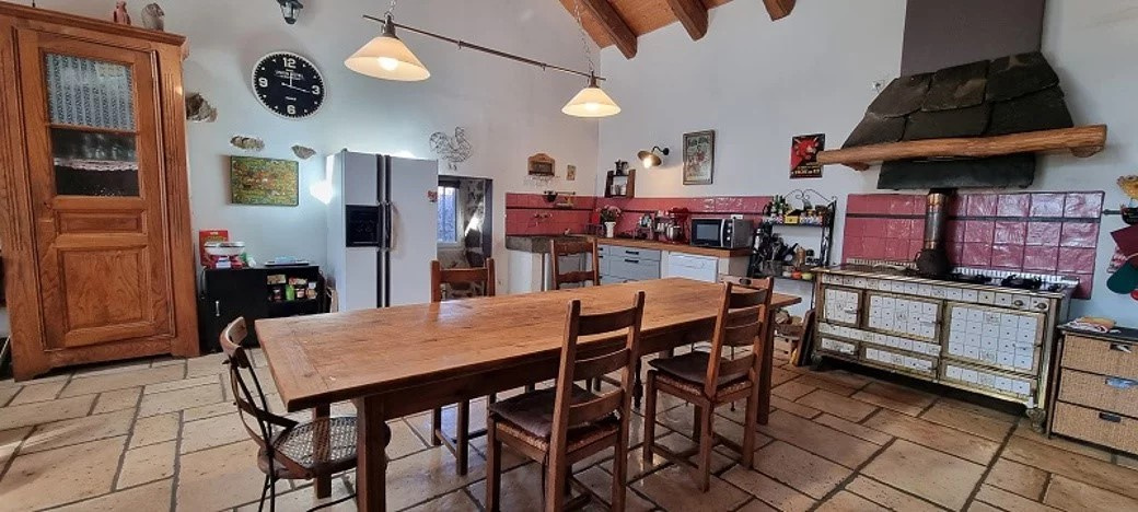 Le Chambon sur Lignon grande ferme rénovée sur 27 190 m2