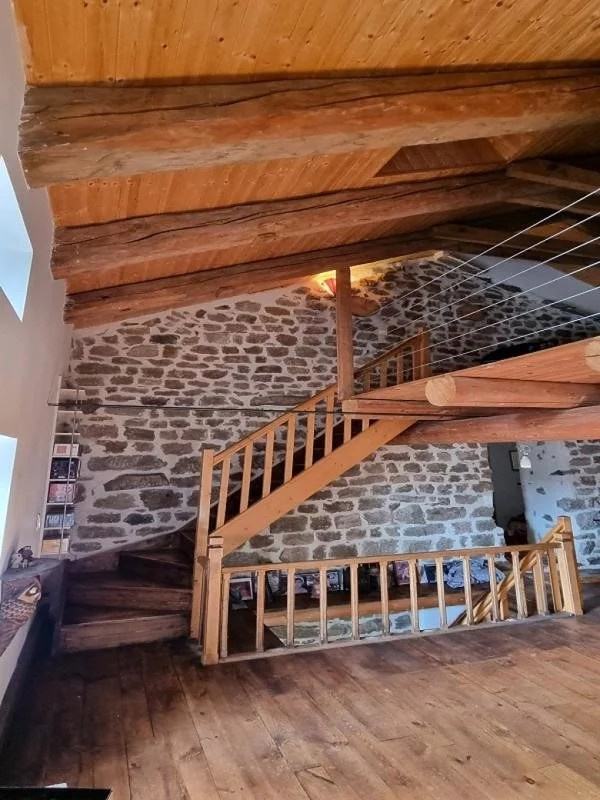 Le Chambon sur Lignon grande ferme rénovée sur 27 190 m2