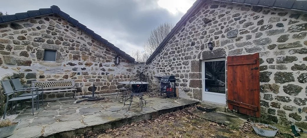 Le Chambon sur Lignon grande ferme rénovée sur 27 190 m2