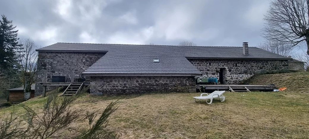 Le Chambon sur Lignon grande ferme rénovée sur 27 190 m2