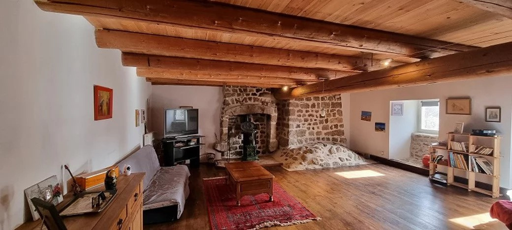Le Chambon sur Lignon grande ferme rénovée sur 27 190 m2
