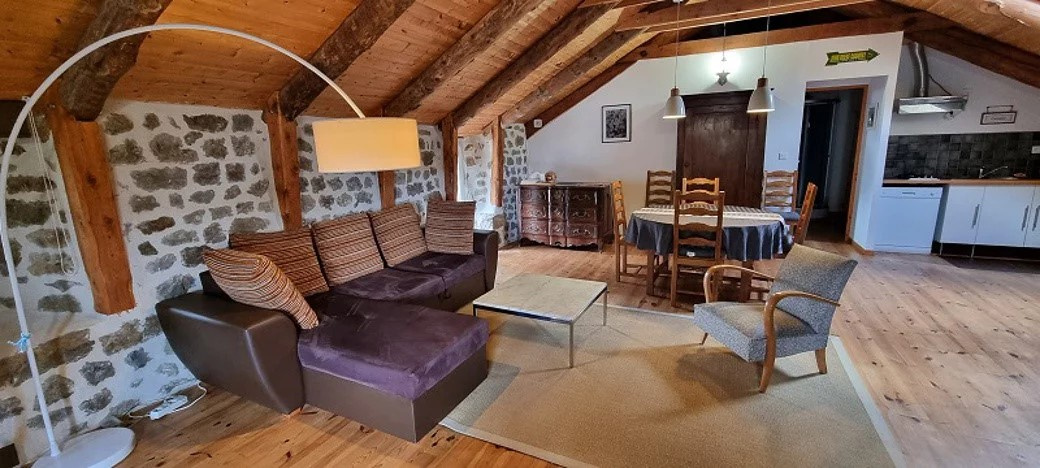 Le Chambon sur Lignon grande ferme rénovée sur 27 190 m2