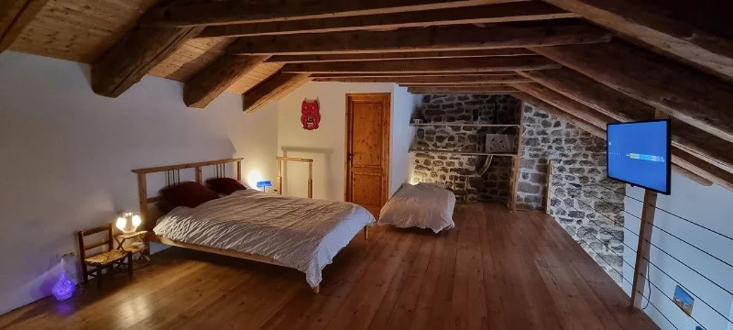Le Chambon sur Lignon grande ferme rénovée sur 27 190 m2