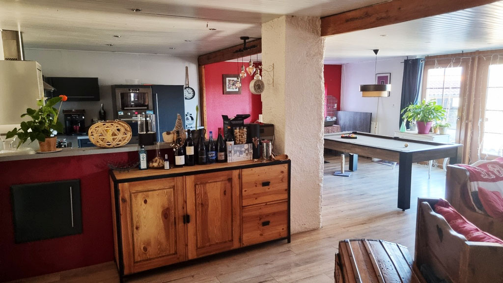 Restaurant murs et fonds avec logement
