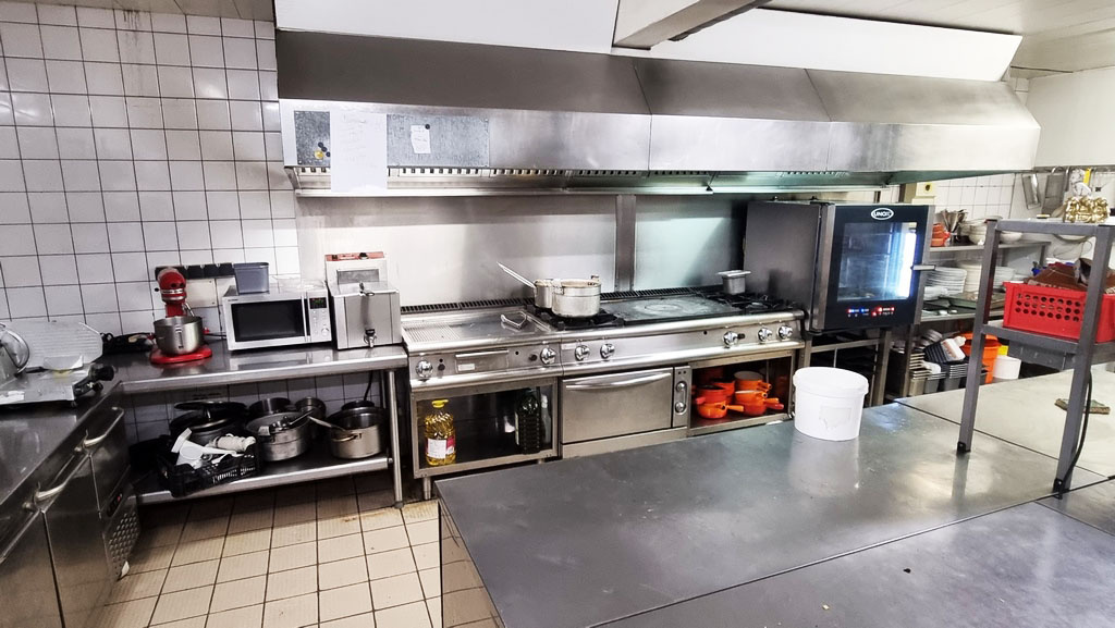 Restaurant murs et fonds avec logement