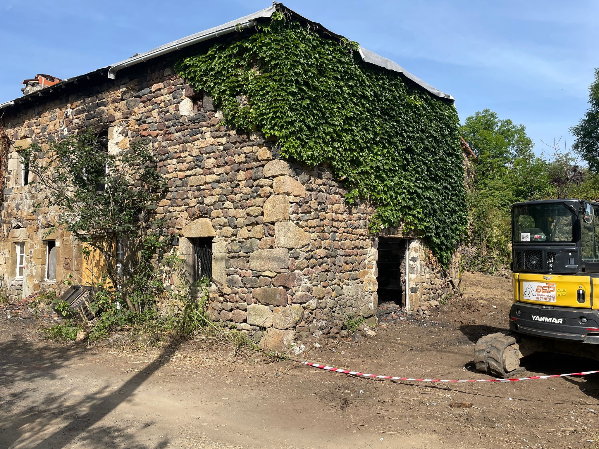 Maison en pierre avec terrain