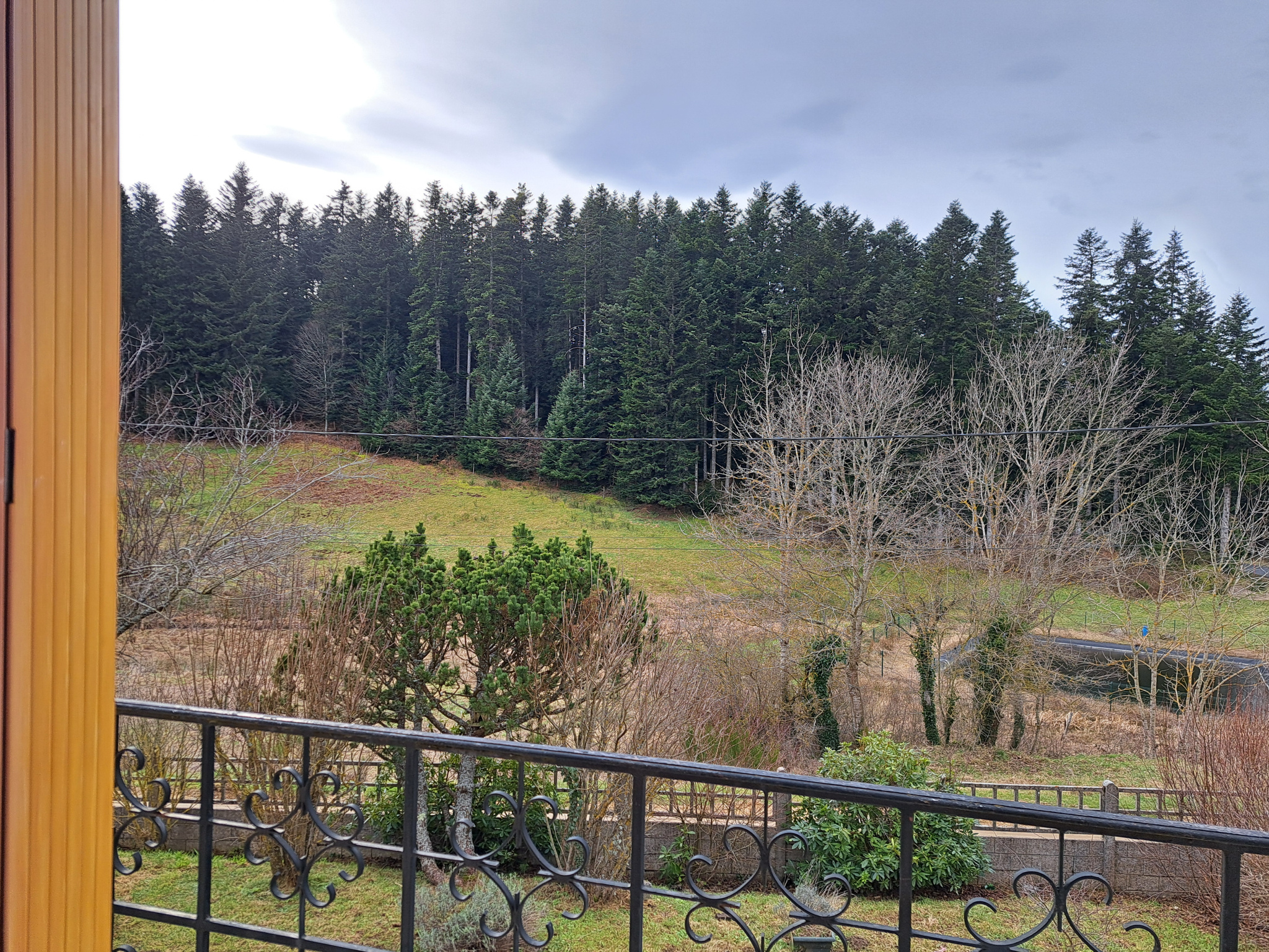 Proche d'Yssingeaux, de Dunières ou Montfaucon maison des années 70 avec jolie vue