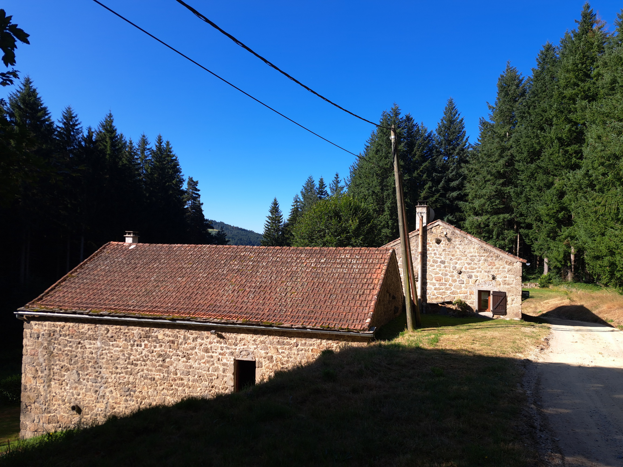 Ferme en partie rénovée à Tence sur 4700m2 de terrain