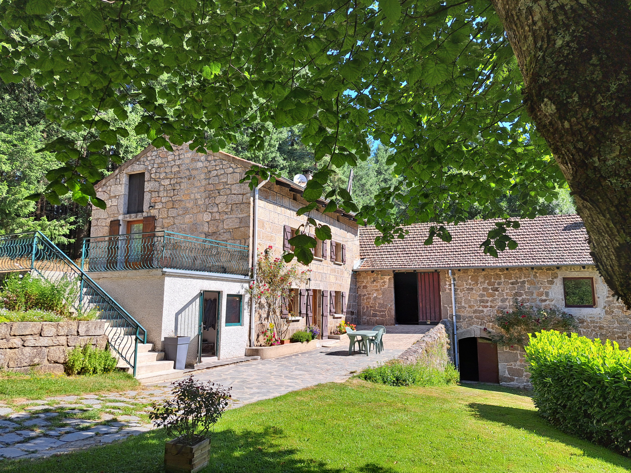 Ferme en partie rénovée à Tence sur 4700m2 de terrain