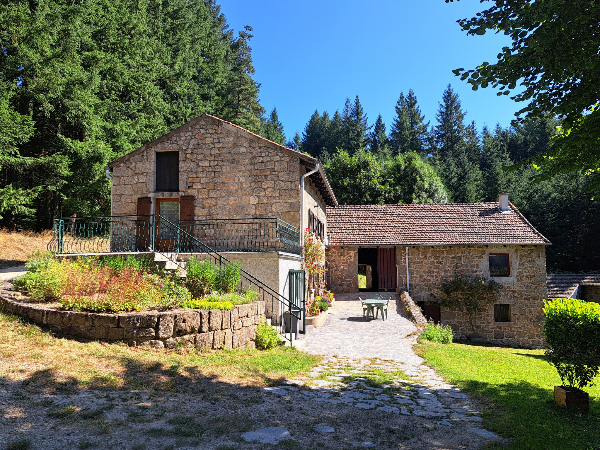 Ferme en partie rénovée à Tence sur 4700m2 de terrain