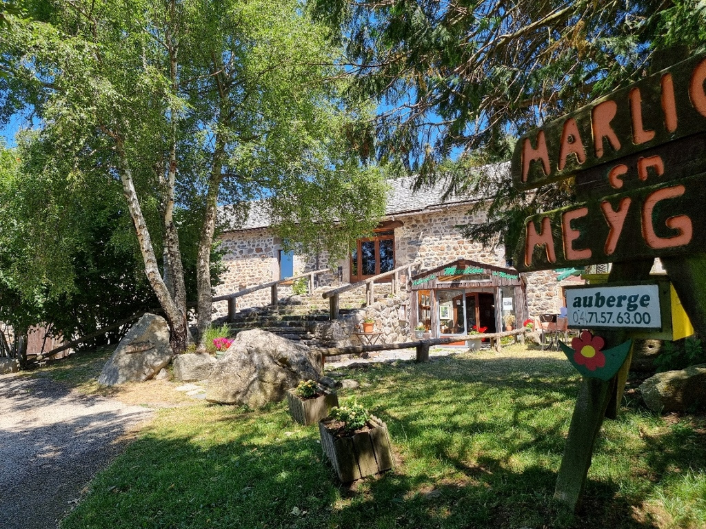 Domaine isolé dans la foret du Meygal