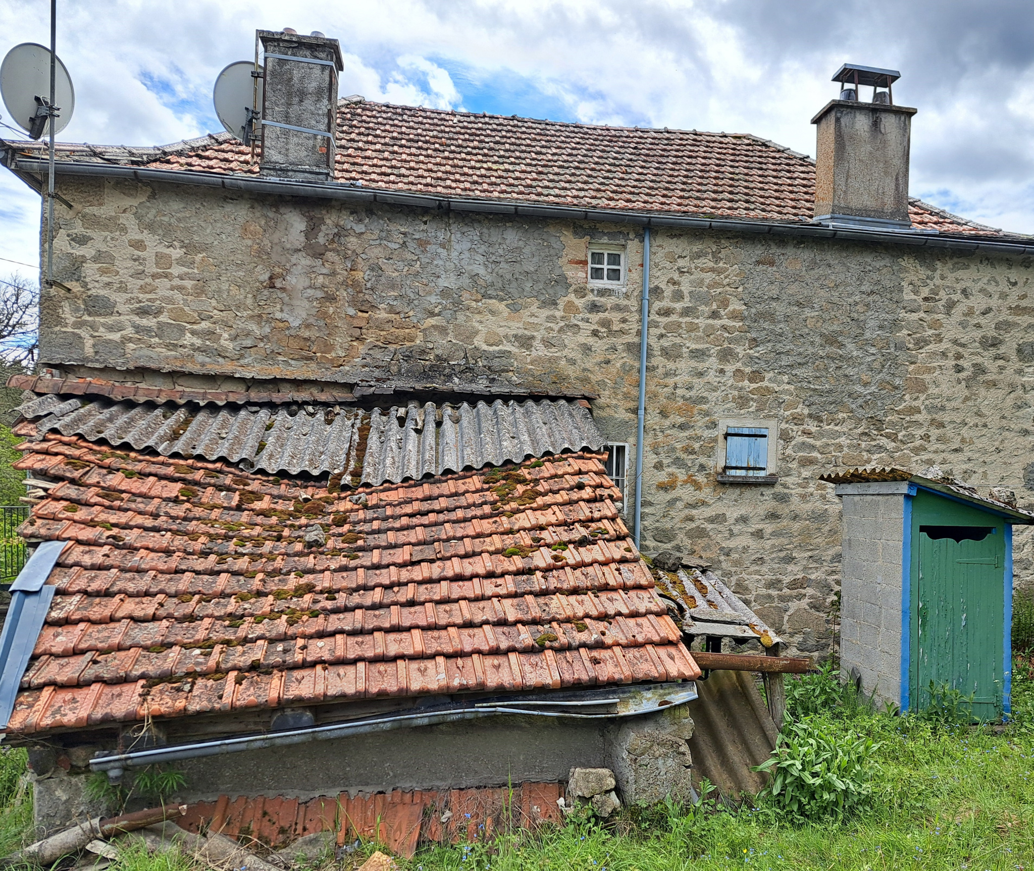 Maison en pierres avec petit terrain Chambon sur Lignon