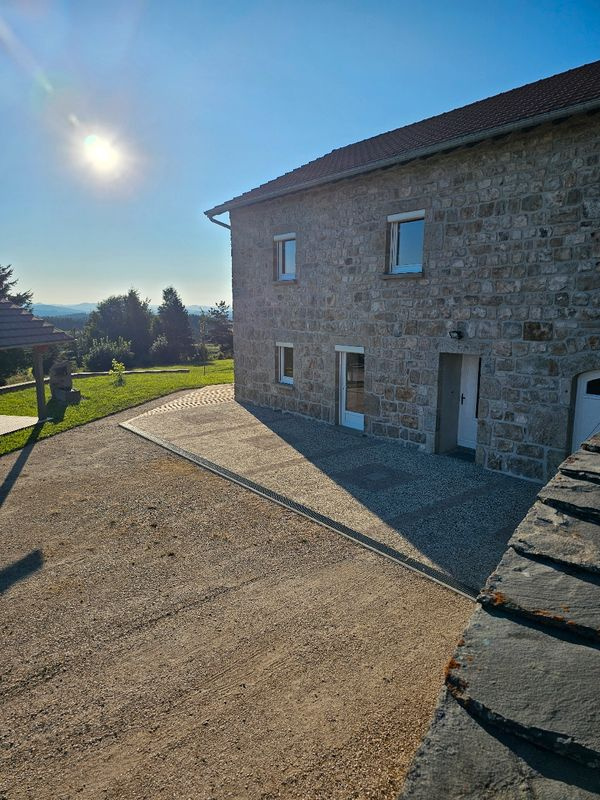 Maison en pierre avec terrain