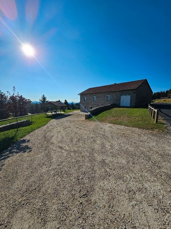 Maison en pierre avec terrain