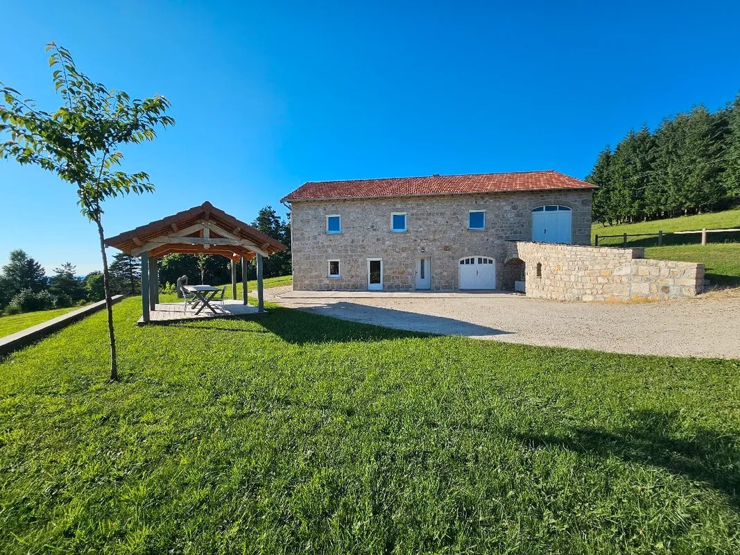 Maison en pierre avec terrain