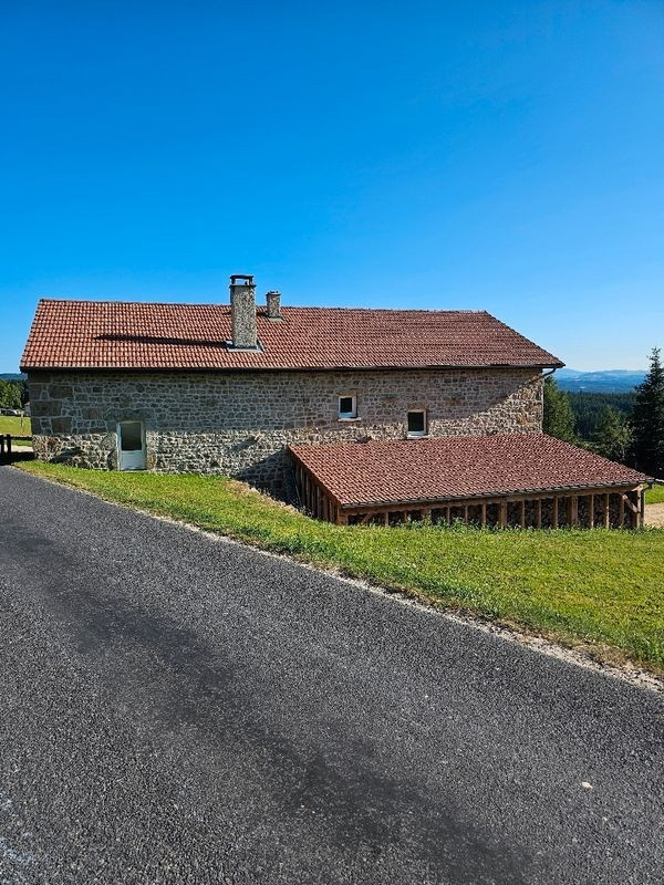 Maison en pierre avec terrain