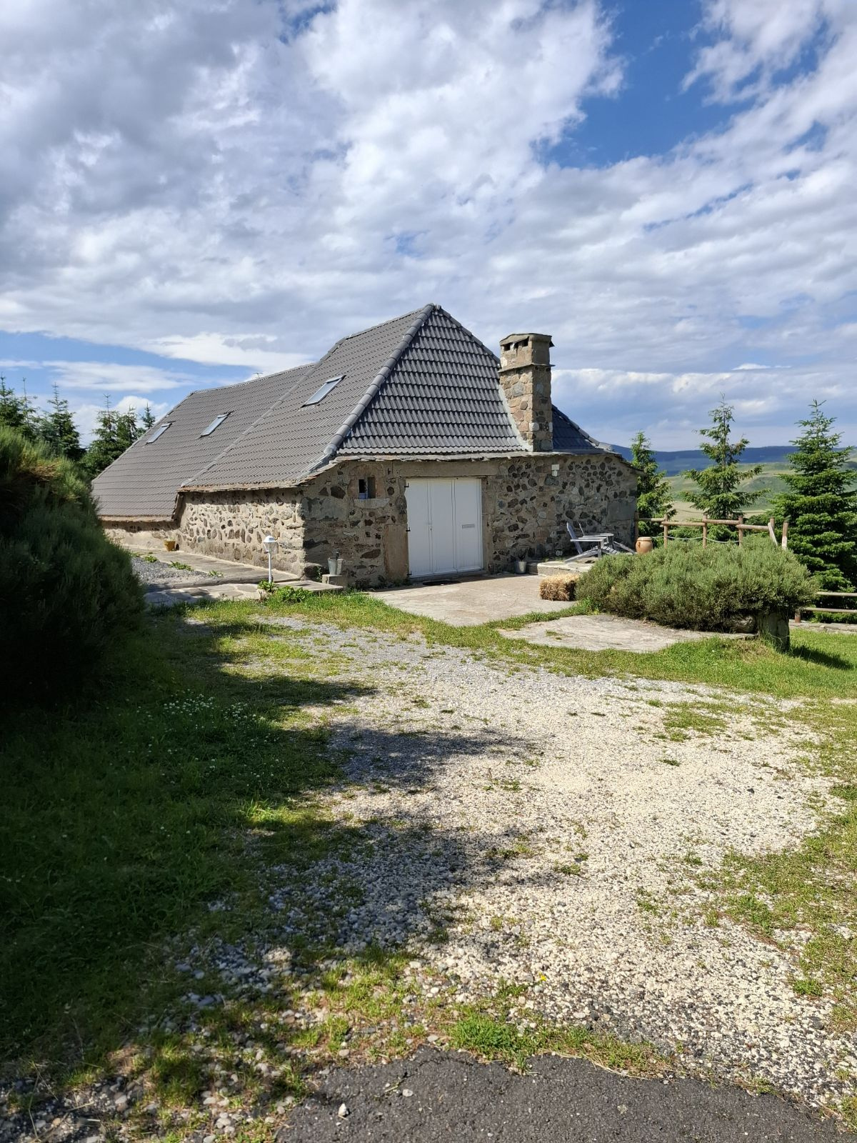 Belle ferme rénovée sur 6577 m2 de terrain