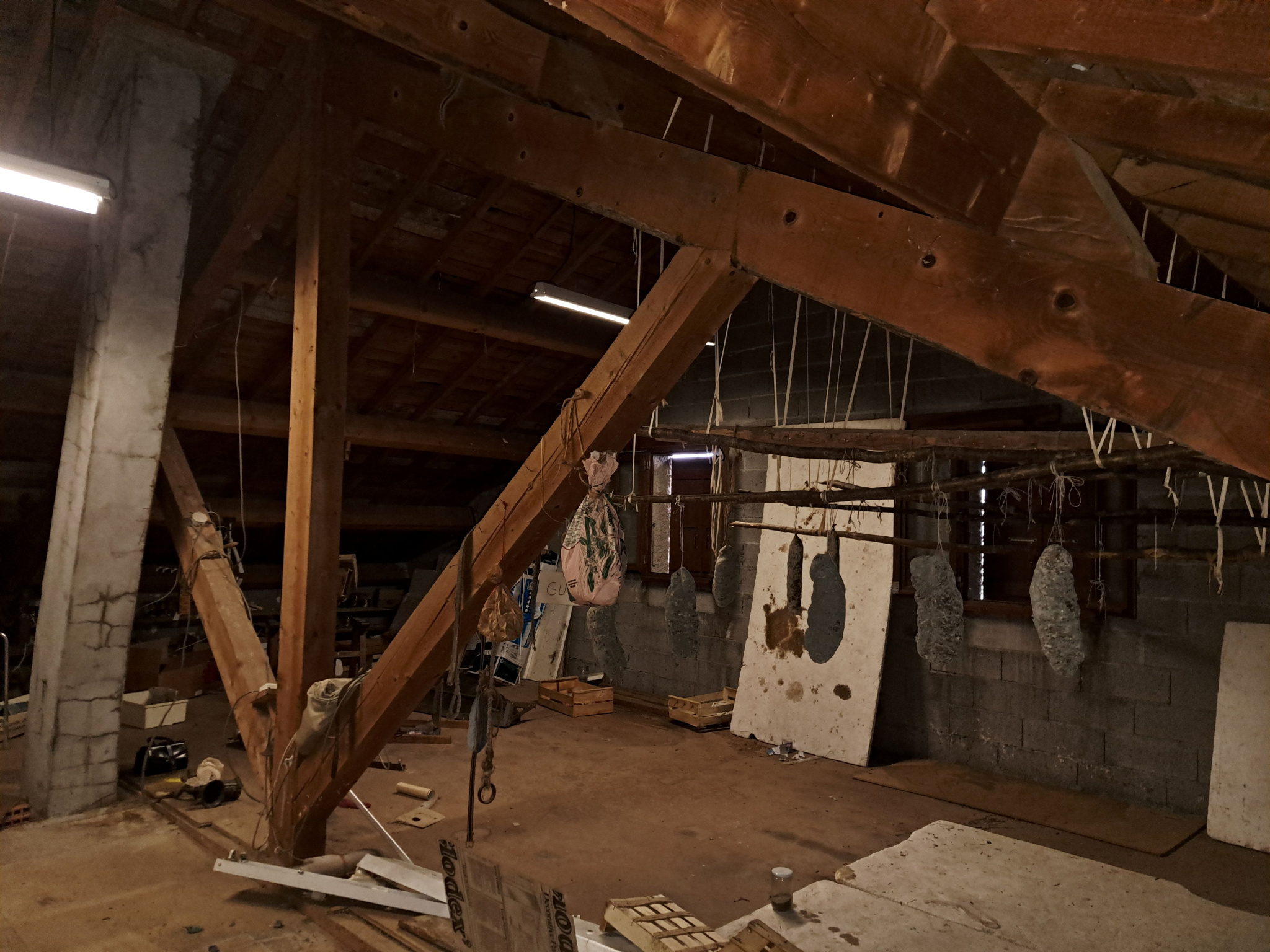 Ferme en pierre ancienne autour de 1900 et Maison en Moellon 1985