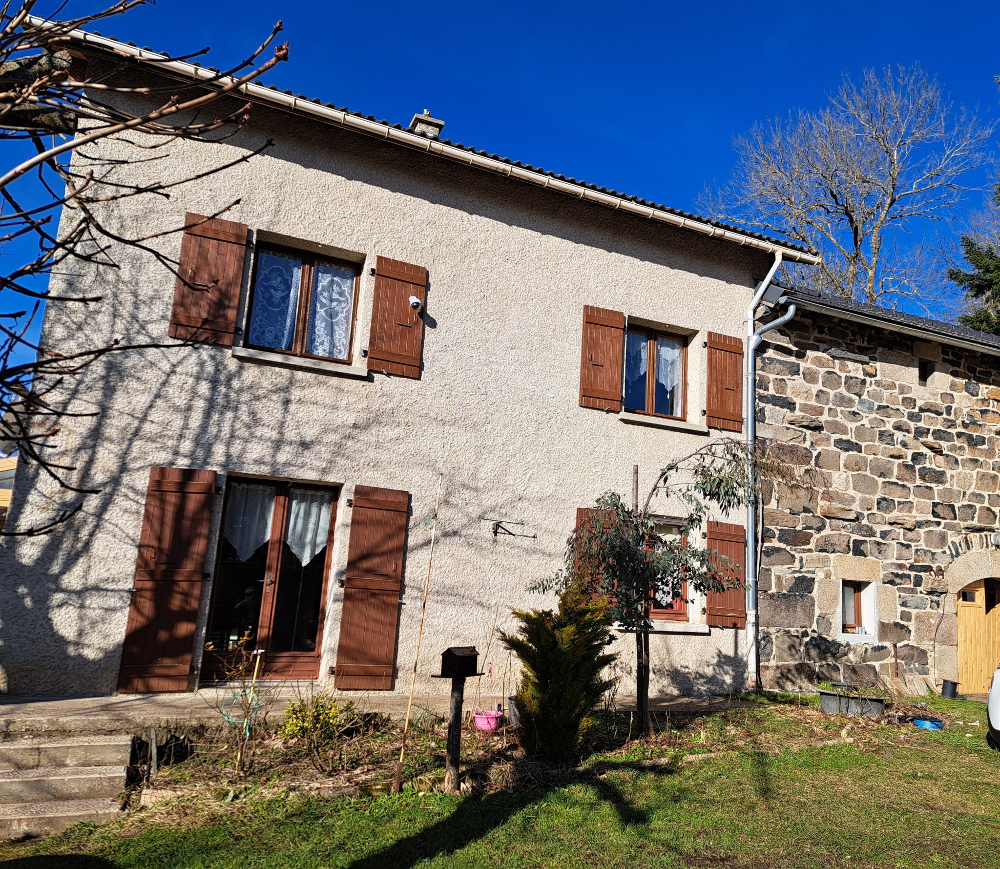 Ferme en pierre ancienne autour de 1900 et Maison en Moellon 1985