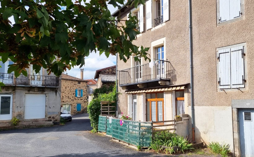 Maison de village à Laussonne