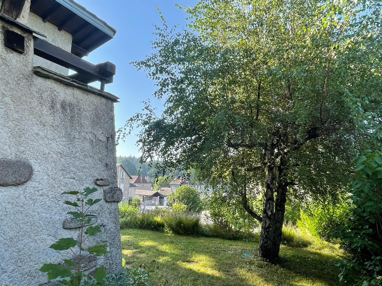 Maison de village sur 1528 m2 de terrain Chambon sur Lignon