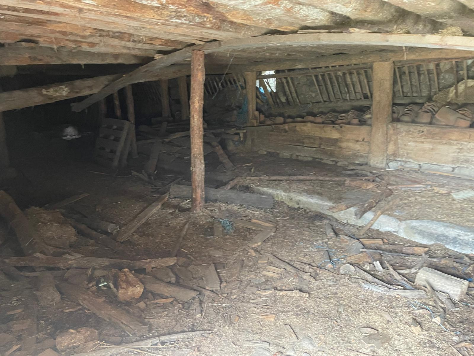 Jolie ferme à rénover avec 2000 m2 de terrain attenant