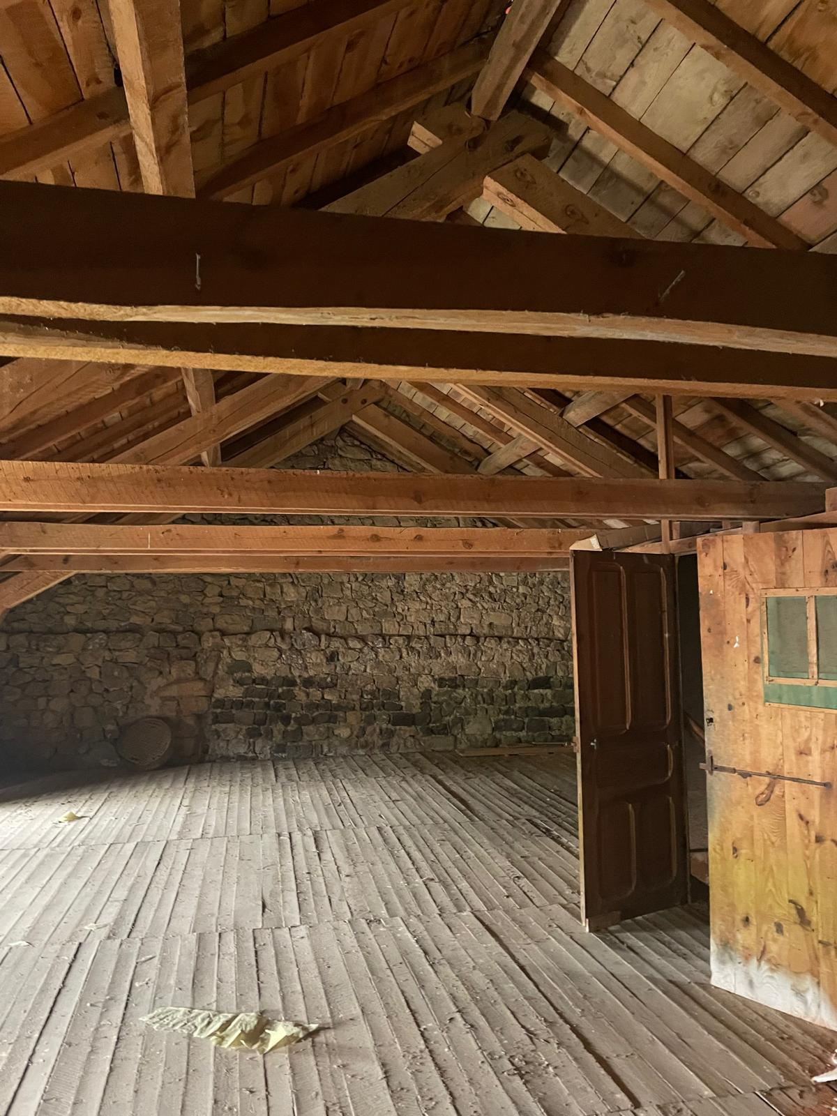 Jolie ferme à rénover avec 2000 m2 de terrain attenant