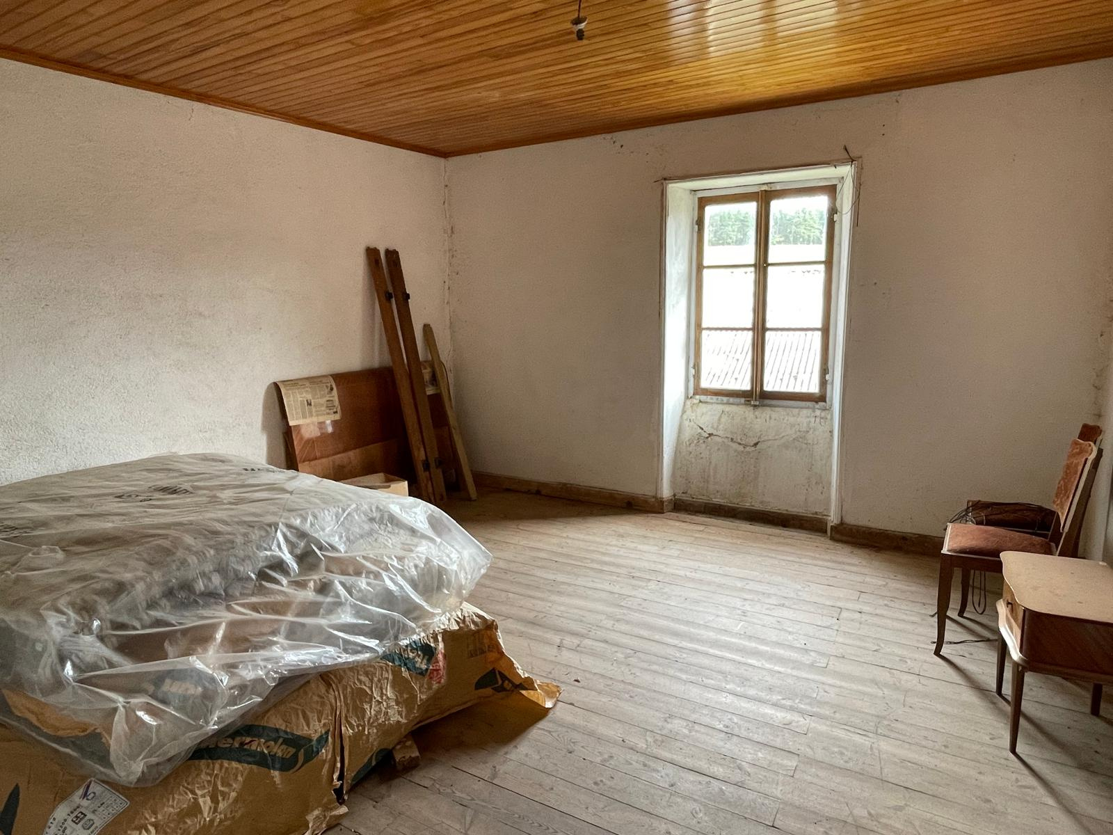 Jolie ferme à rénover avec 2000 m2 de terrain attenant