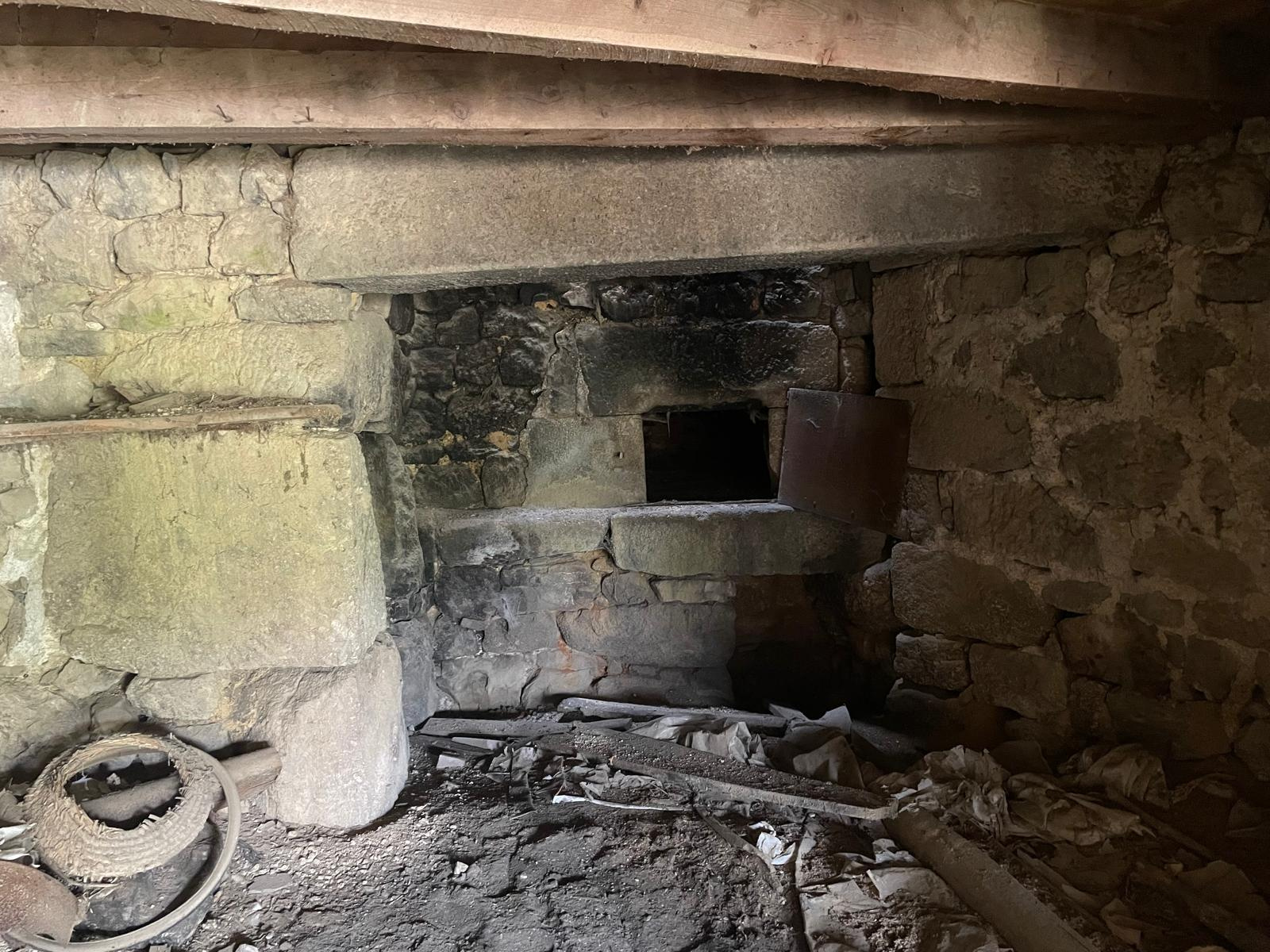 Jolie ferme à rénover avec 2000 m2 de terrain attenant