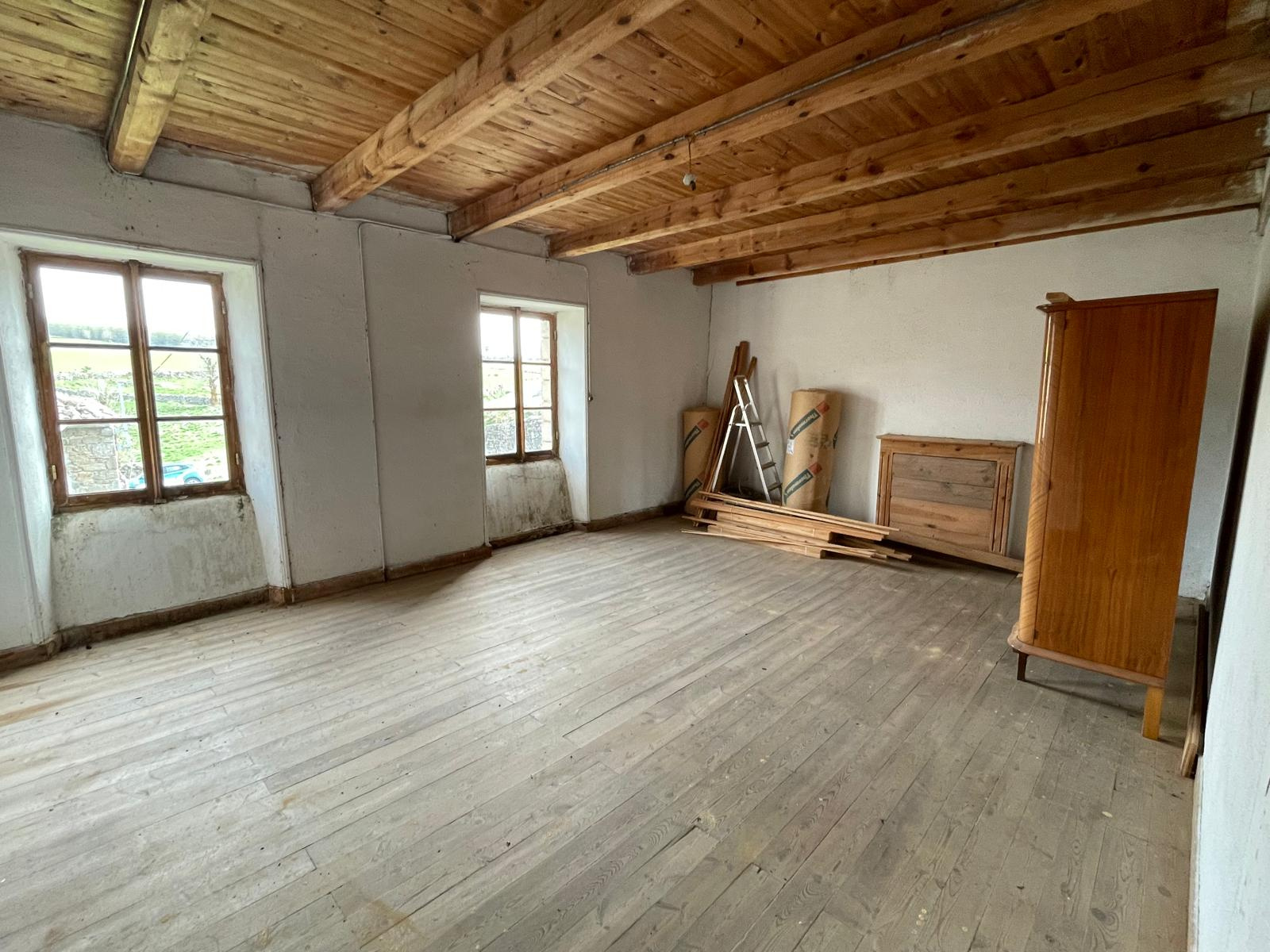Jolie ferme à rénover avec 2000 m2 de terrain attenant