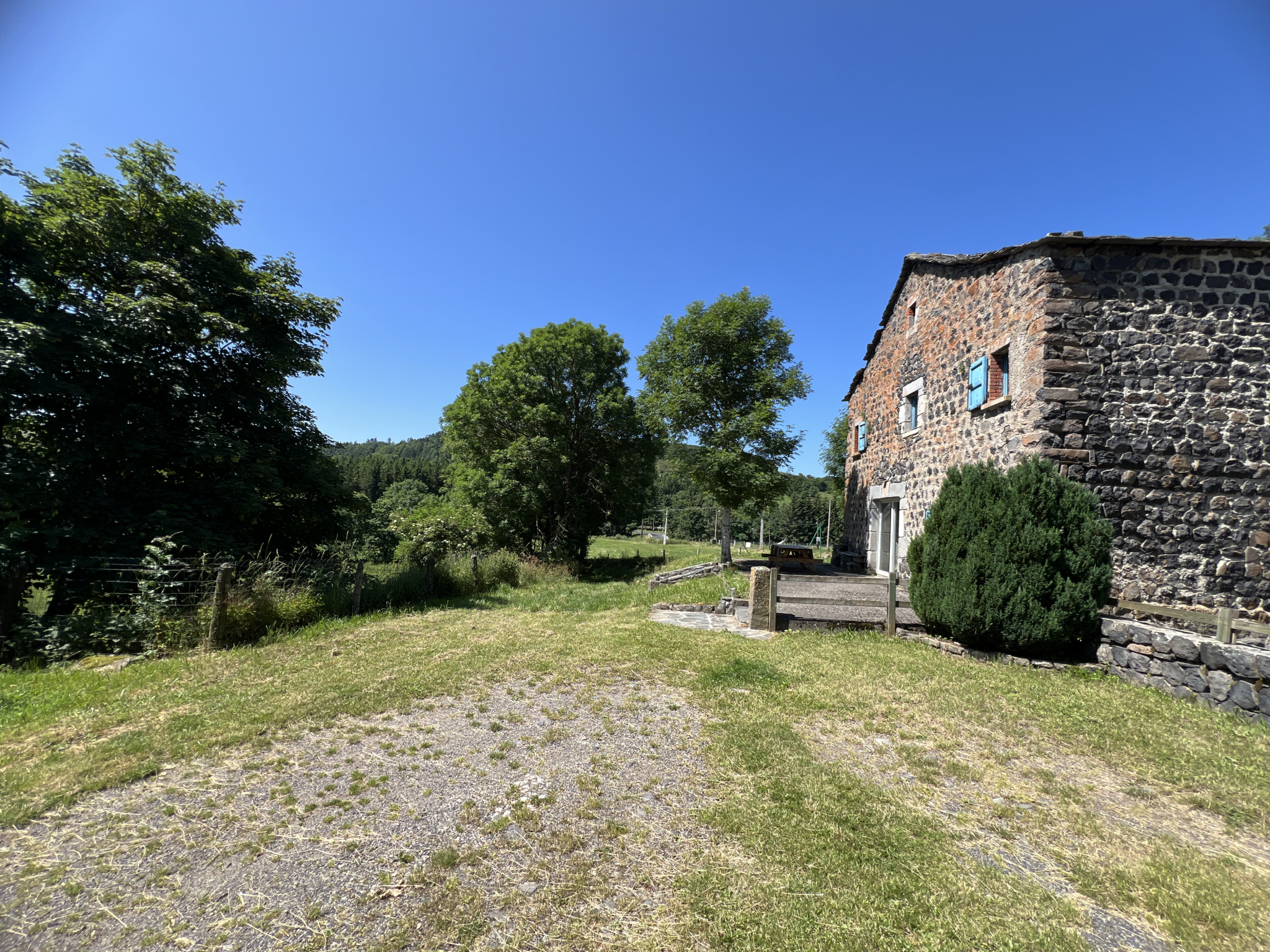 Ancienne Ferme partiellement rénovée avec deux habitations distinctes à Champclause