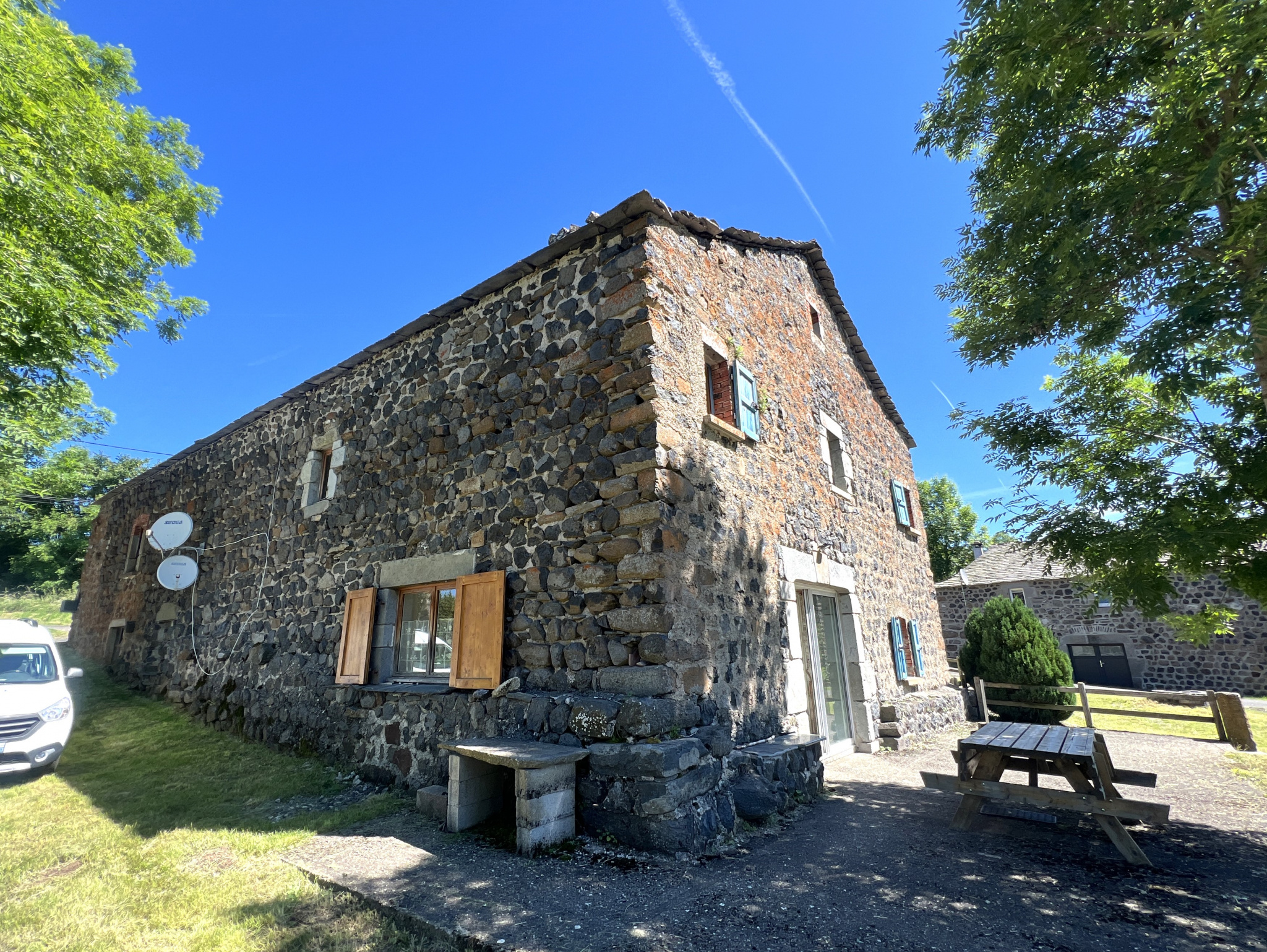 Ancienne Ferme partiellement rénovée avec deux habitations distinctes à Champclause